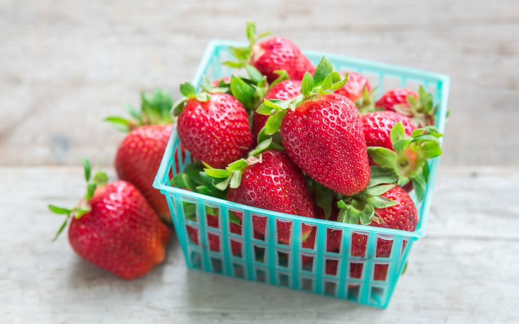 Organic Chandler Strawberries 8 oz Eatwell Farm Good Eggs