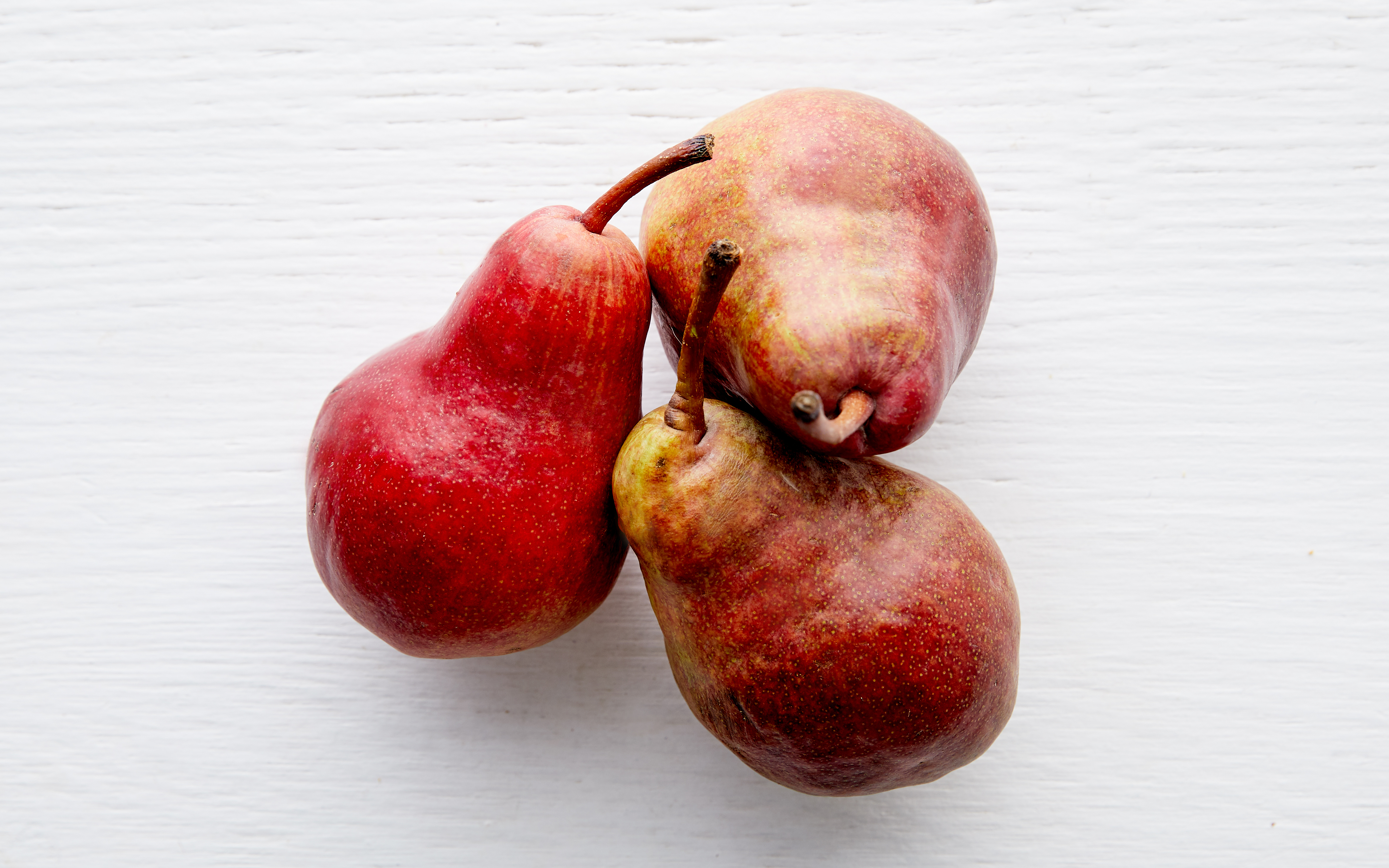 Organic & Fair Trade Red Bartlett Pear Trio (Argentina) 3 count Awe