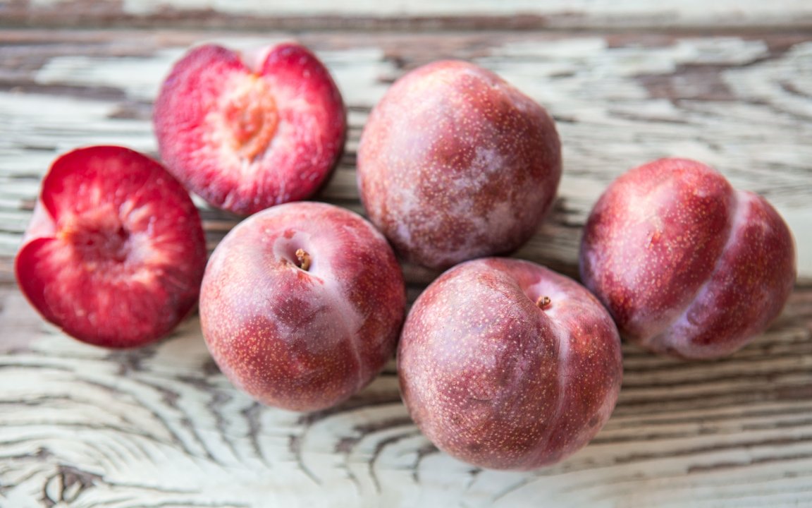 Organic Burgundy Plums 1 lb F.E.E.D. Sonoma Good Eggs